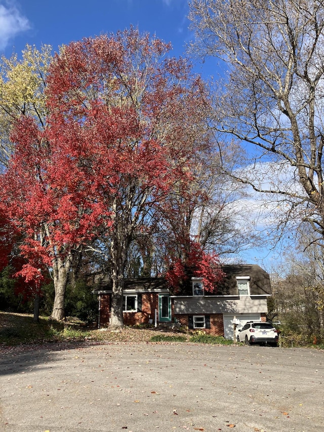 view of front of property featuring a garage