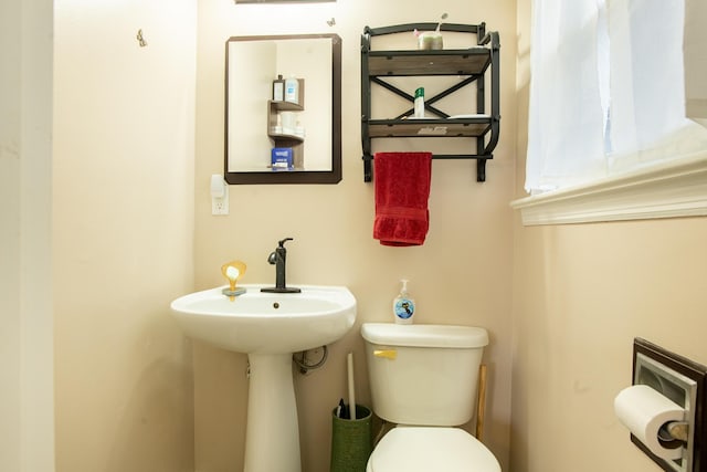 bathroom featuring toilet