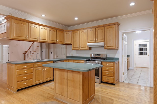 kitchen with a center island, kitchen peninsula, sink, and stainless steel gas range oven