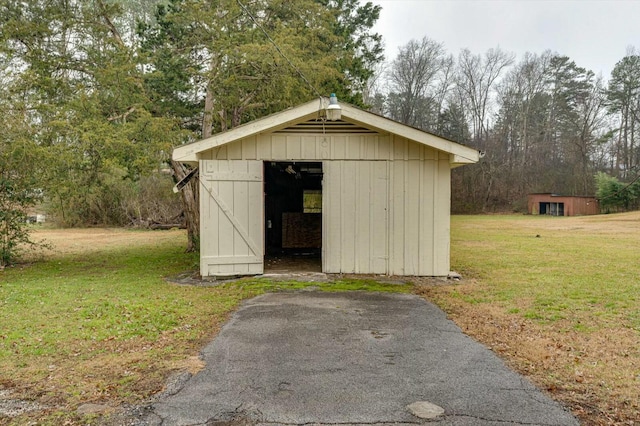 view of outdoor structure with a yard