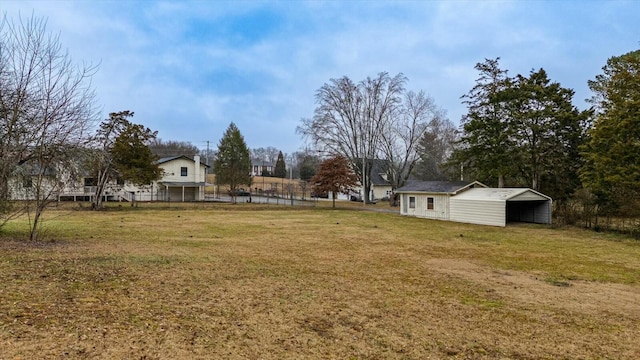 view of yard with an outdoor structure