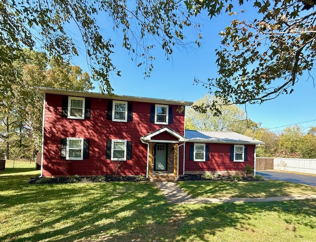 view of front of property with a front yard