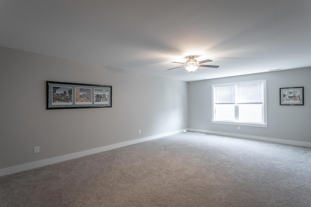 carpeted empty room featuring ceiling fan