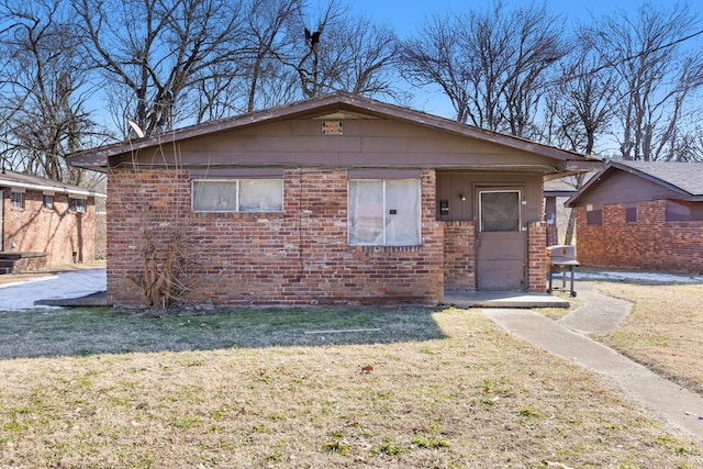 view of front of home featuring a front yard