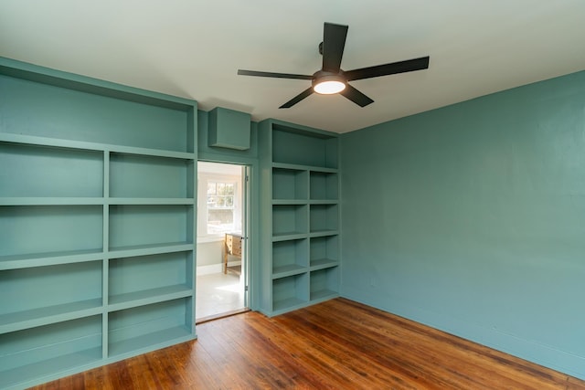 unfurnished room with dark wood-type flooring and ceiling fan