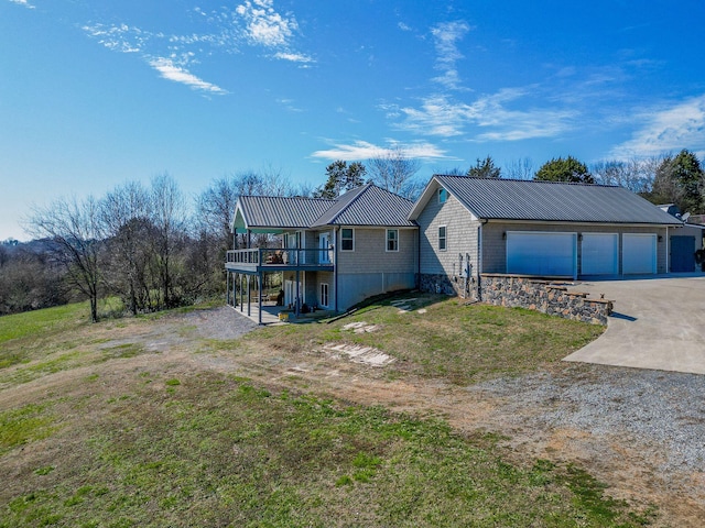 view of front facade featuring a garage, a deck, and a front yard