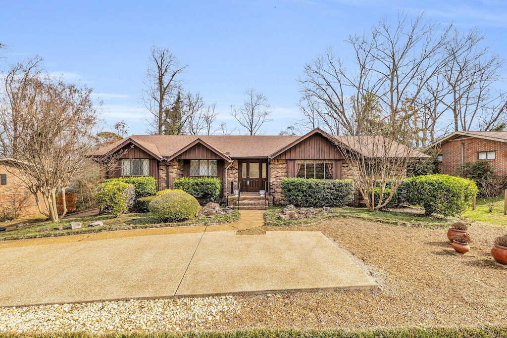 ranch-style house featuring a patio