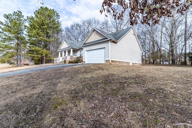 view of front facade featuring a garage and covered porch