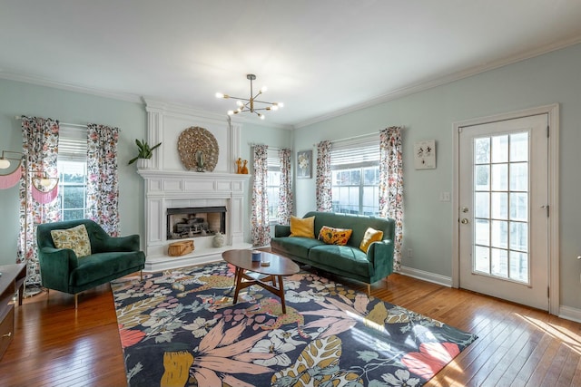 living room featuring crown molding, a healthy amount of sunlight, and hardwood / wood-style floors