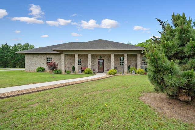 view of front of house with a front lawn