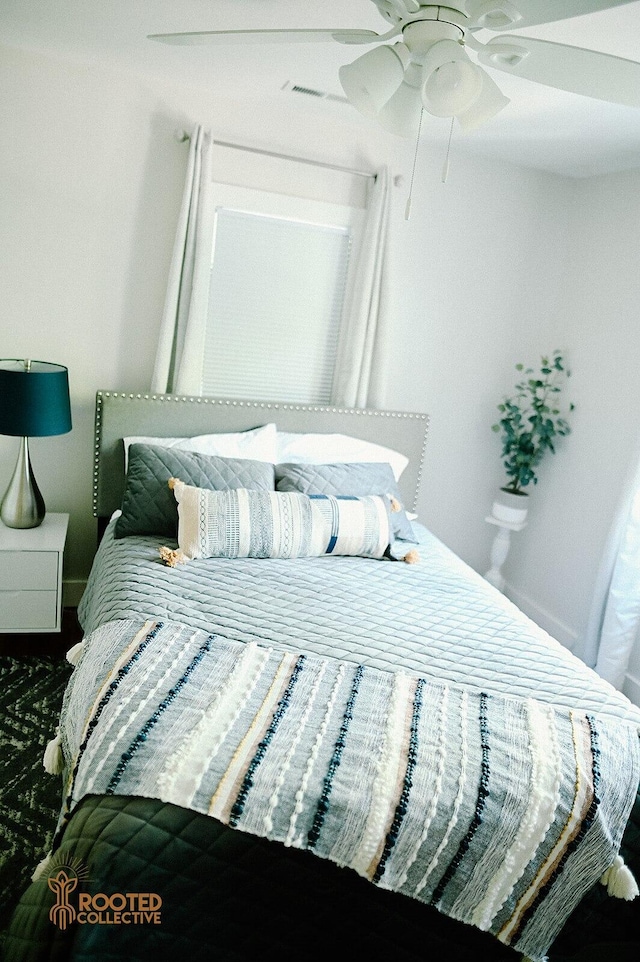 bedroom with a ceiling fan