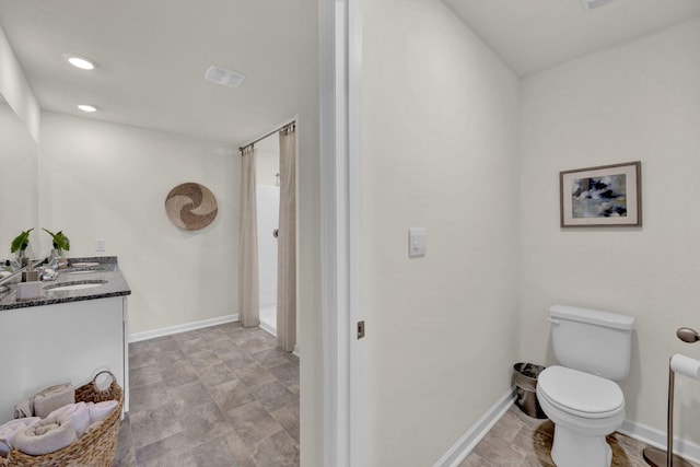 bathroom with a shower with curtain, vanity, and toilet