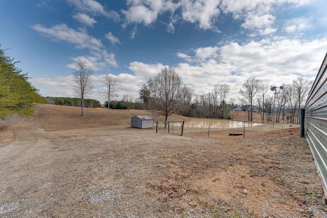 view of yard featuring a storage shed