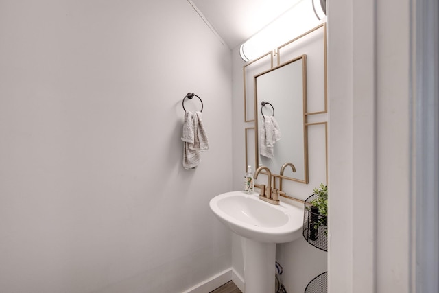 bathroom featuring sink