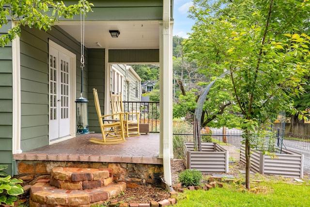 4220 Saint Elmo Ave, Chattanooga, TN 37409 - porch with french doors