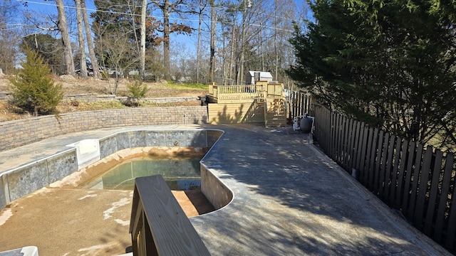 view of swimming pool