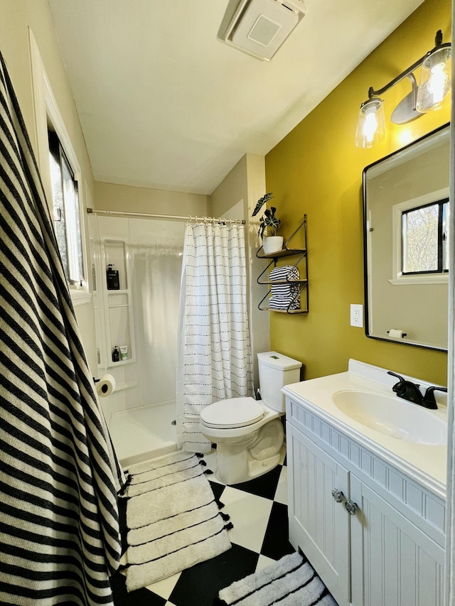 bathroom featuring a shower with curtain, vanity, and toilet