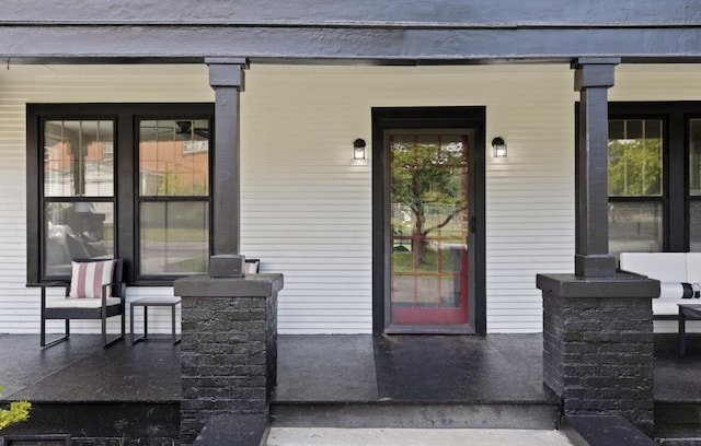 entrance to property featuring covered porch