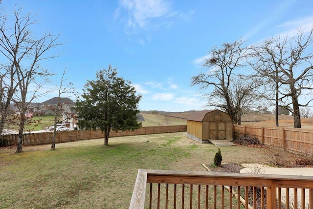 view of yard featuring a storage shed