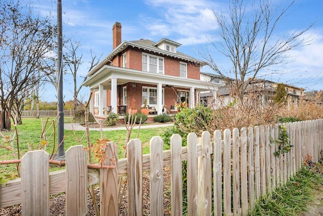 view of front facade featuring a porch and a front lawn