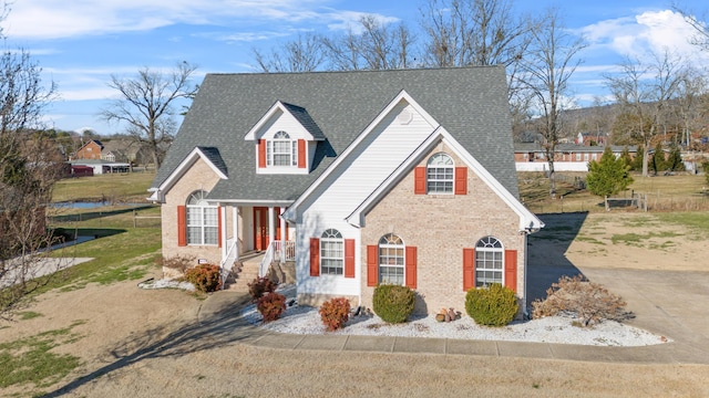 view of front facade featuring a front yard