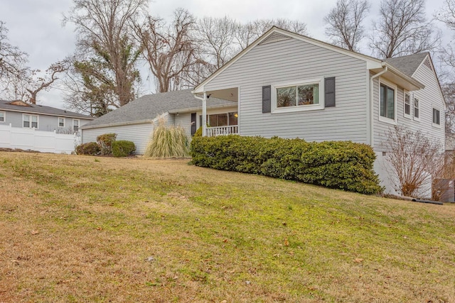 view of front of house with a front lawn