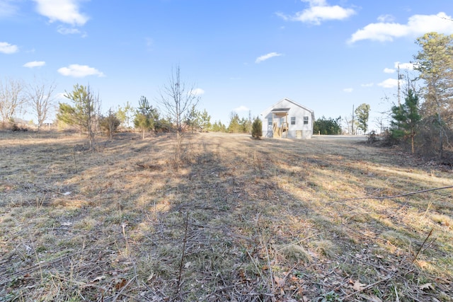 view of yard featuring a rural view