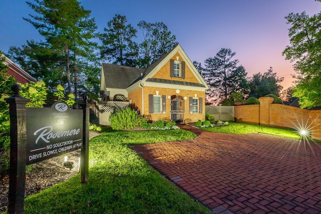 view of front of property