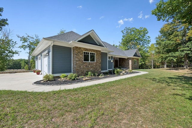 view of front of house featuring a front lawn