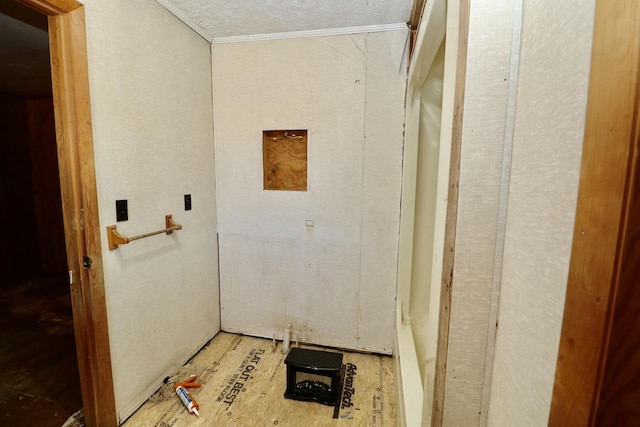 washroom featuring ornamental molding