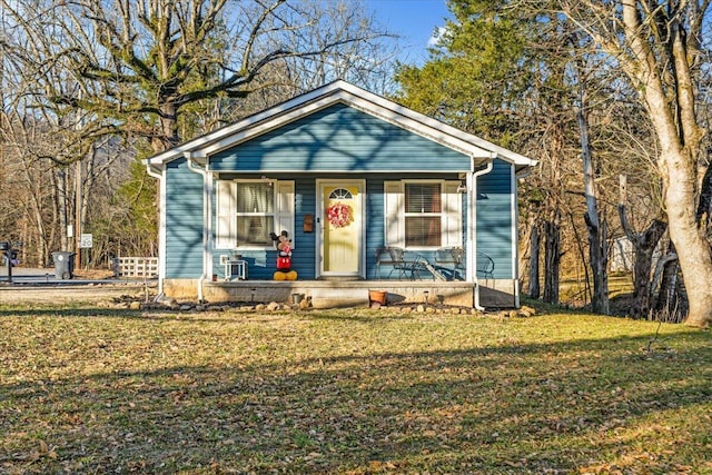 bungalow featuring a front lawn and a porch