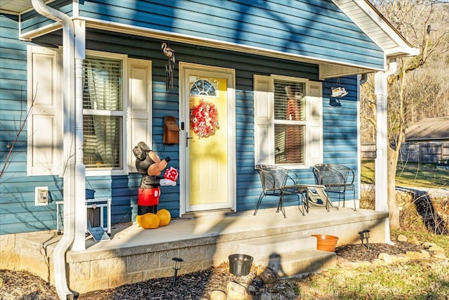 property entrance featuring a porch