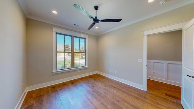 empty room featuring crown molding, ceiling fan, and light hardwood / wood-style flooring