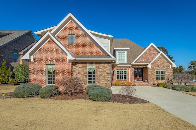 view of front of property featuring a front lawn