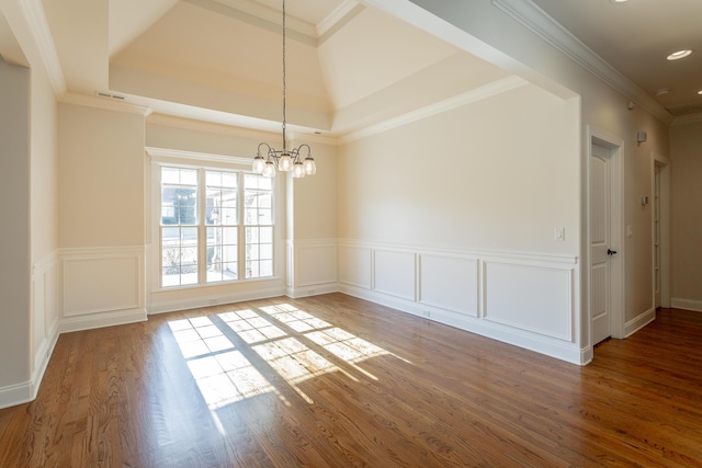 empty room featuring hardwood / wood-style floors, ornamental molding, and a chandelier