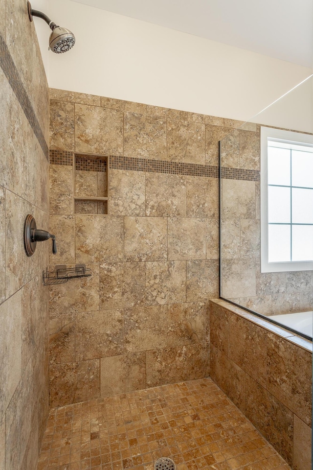 bathroom featuring tiled shower