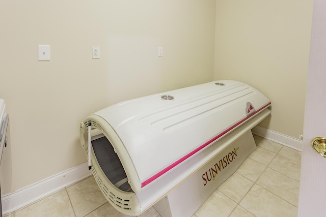 washroom featuring light tile patterned flooring and washing machine and clothes dryer