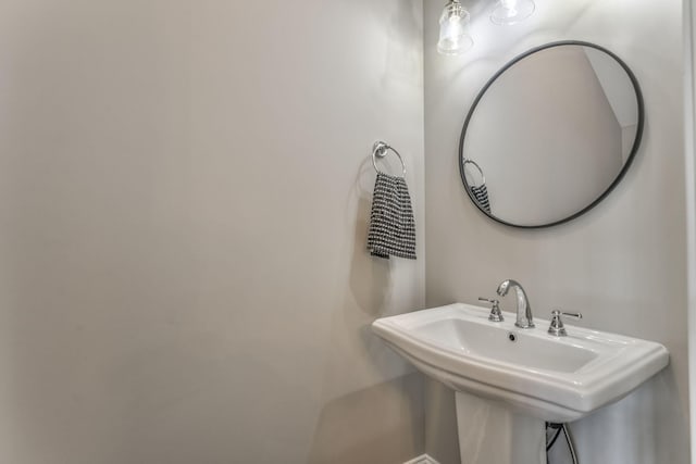 bathroom featuring sink