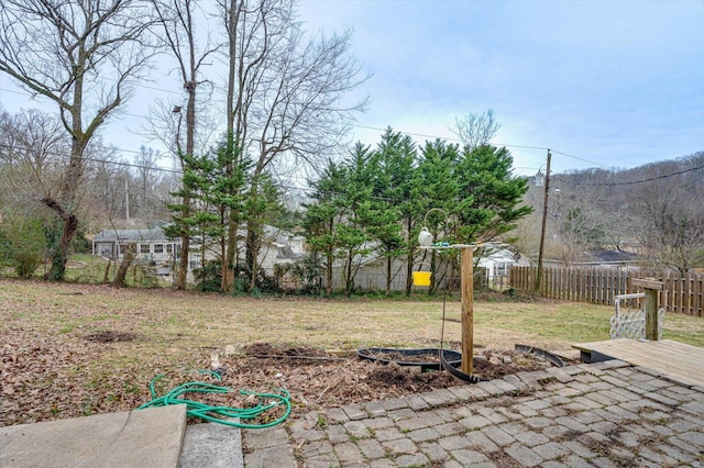 view of yard with an outbuilding