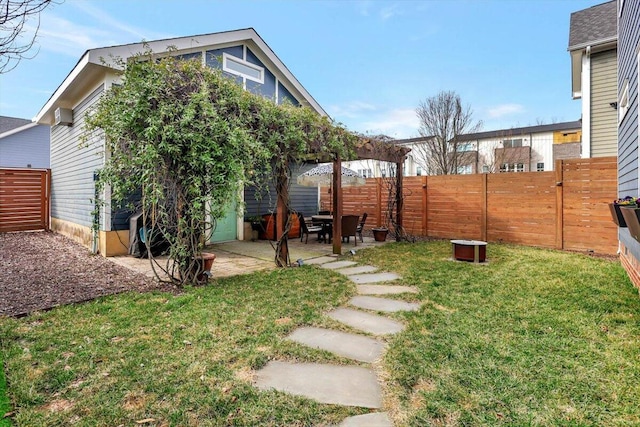 view of yard featuring a patio area