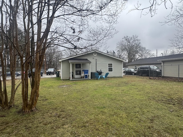 back of house featuring a lawn