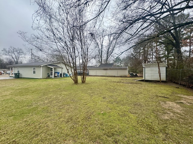 view of yard featuring a storage unit