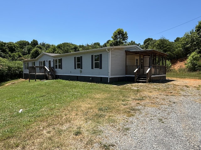 view of front facade featuring a deck and a front lawn