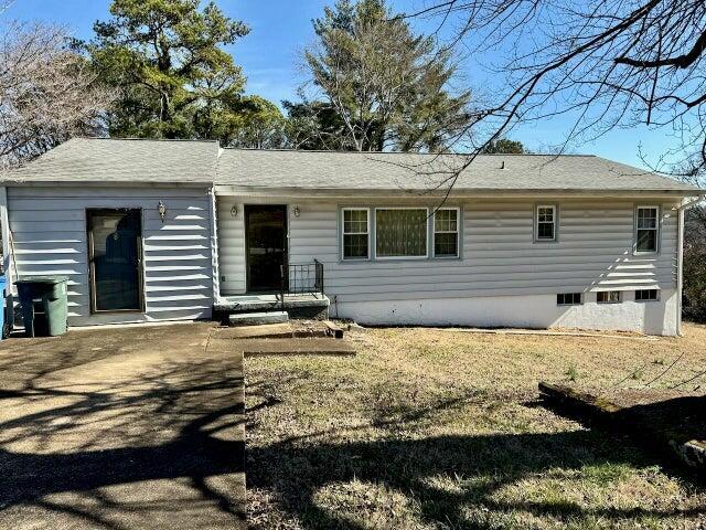 back of house with a yard