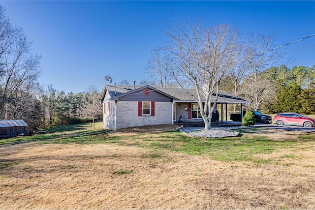 view of front of home with a front yard and covered porch