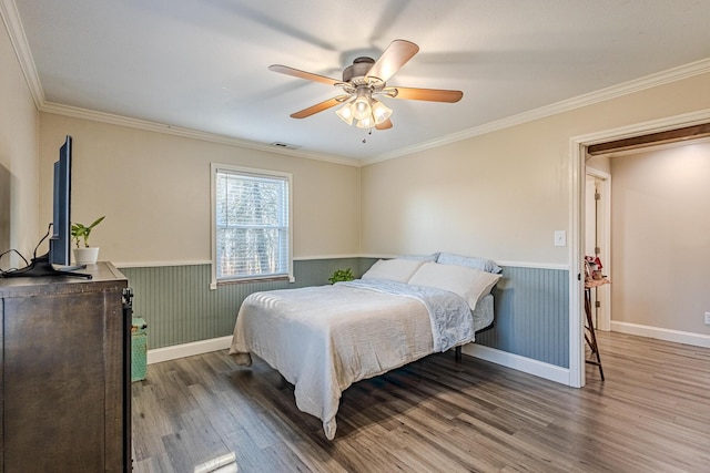 bedroom featuring crown molding, hardwood / wood-style floors, and ceiling fan