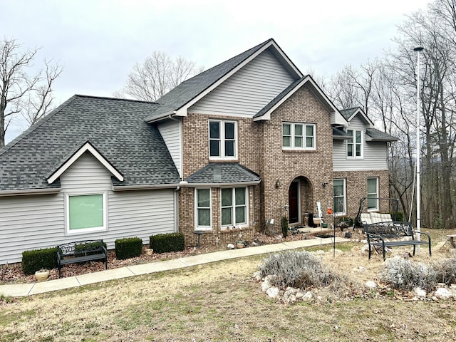 view of front facade with a front lawn