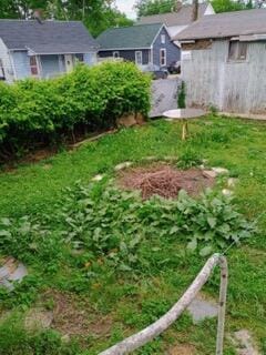 view of yard with an outdoor structure