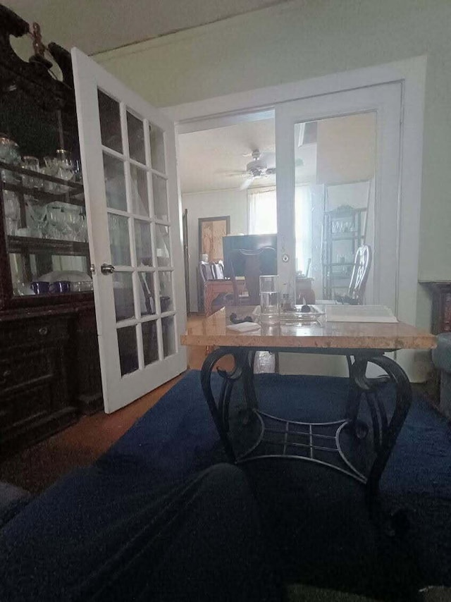 3117 10th Ave, Chattanooga, TN 37407 - living area featuring ceiling fan