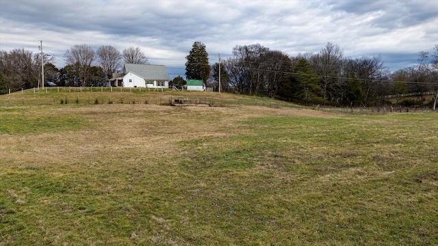 view of yard featuring a rural view